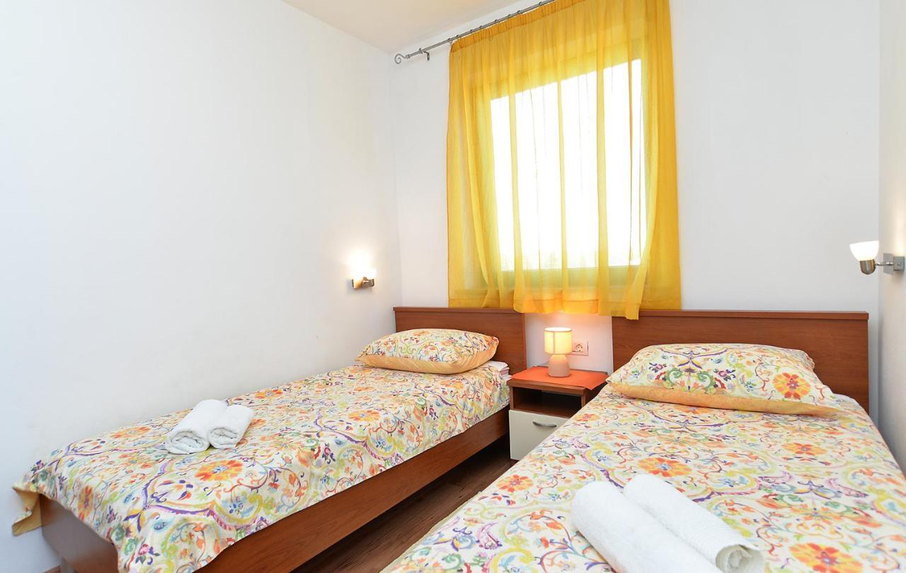 Apartment Jadranko 1761 Peroj Bagian luar foto