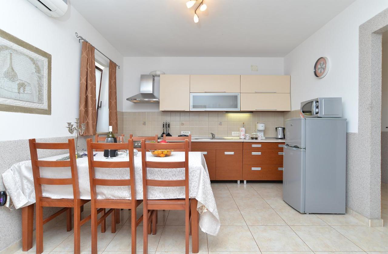 Apartment Jadranko 1761 Peroj Bagian luar foto
