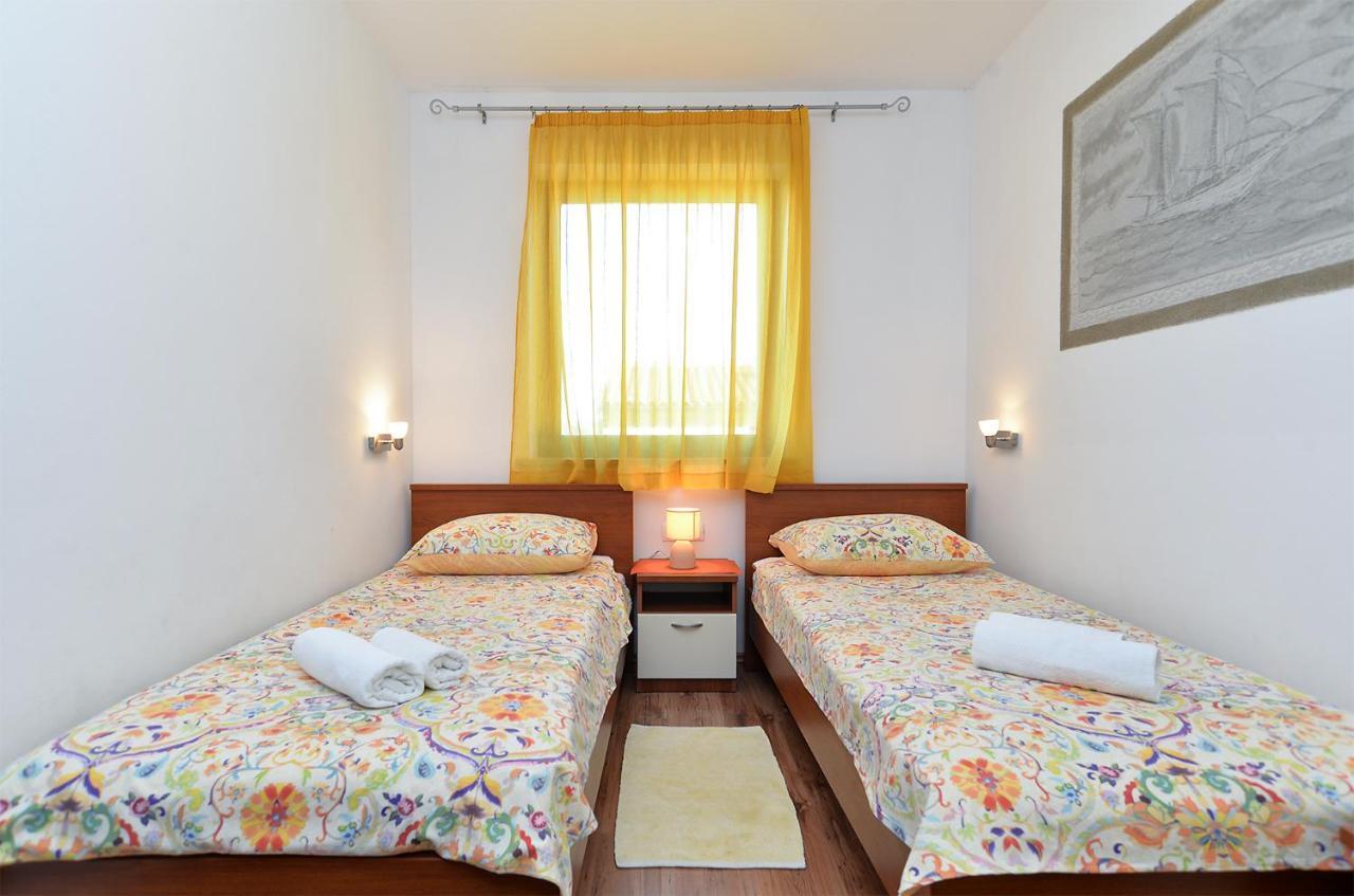 Apartment Jadranko 1761 Peroj Bagian luar foto