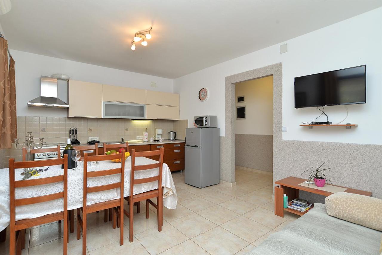 Apartment Jadranko 1761 Peroj Bagian luar foto
