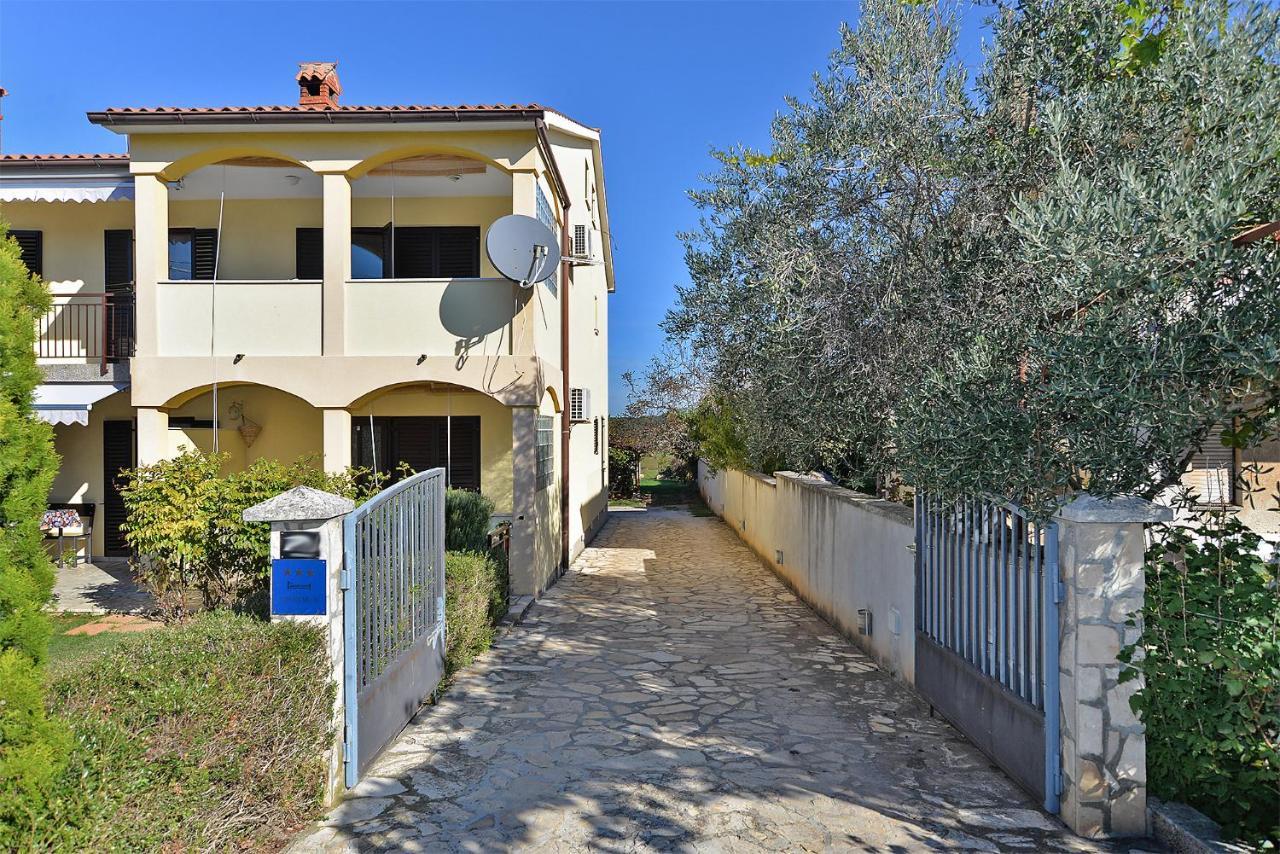 Apartment Jadranko 1761 Peroj Bagian luar foto
