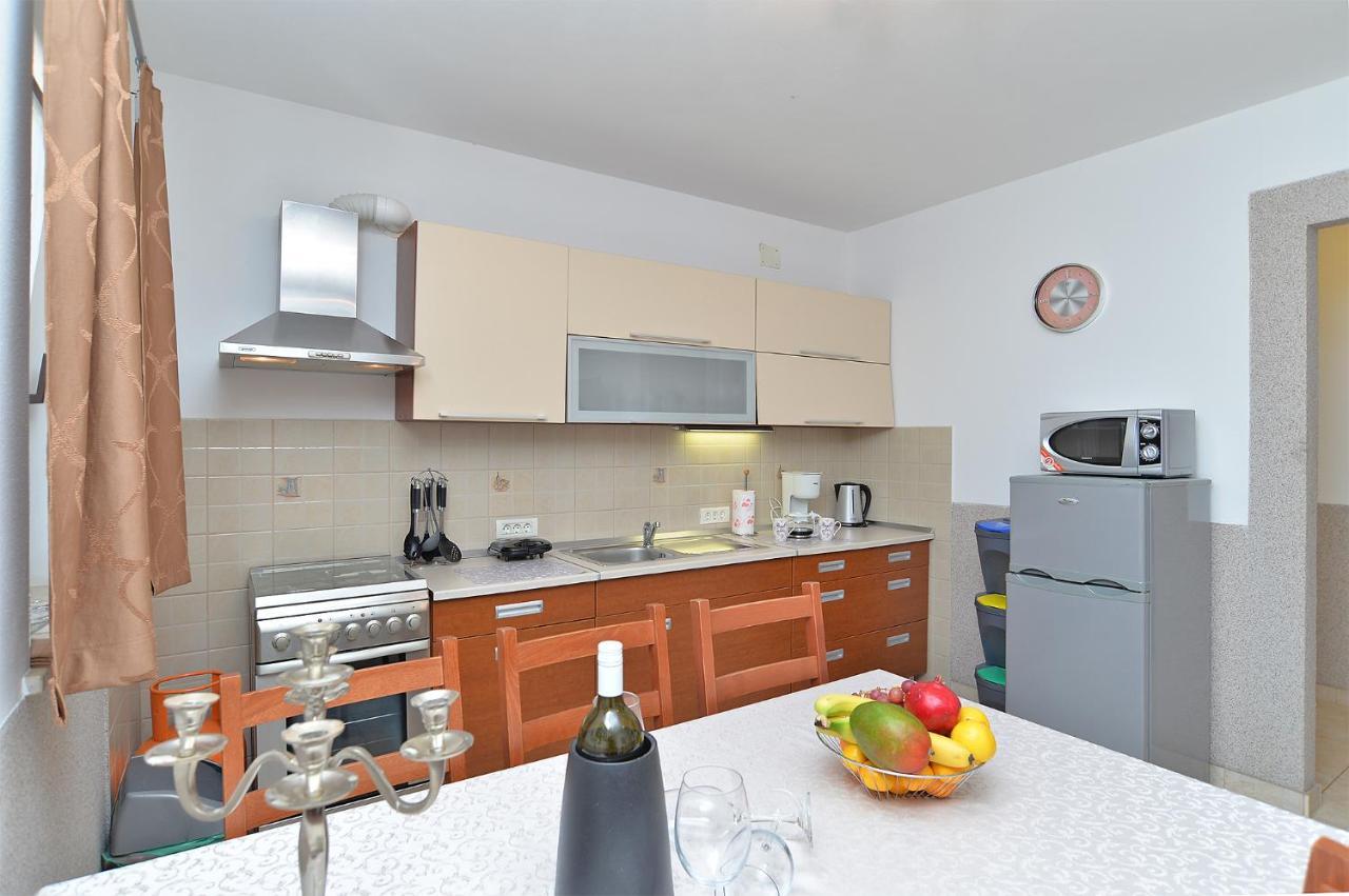Apartment Jadranko 1761 Peroj Bagian luar foto