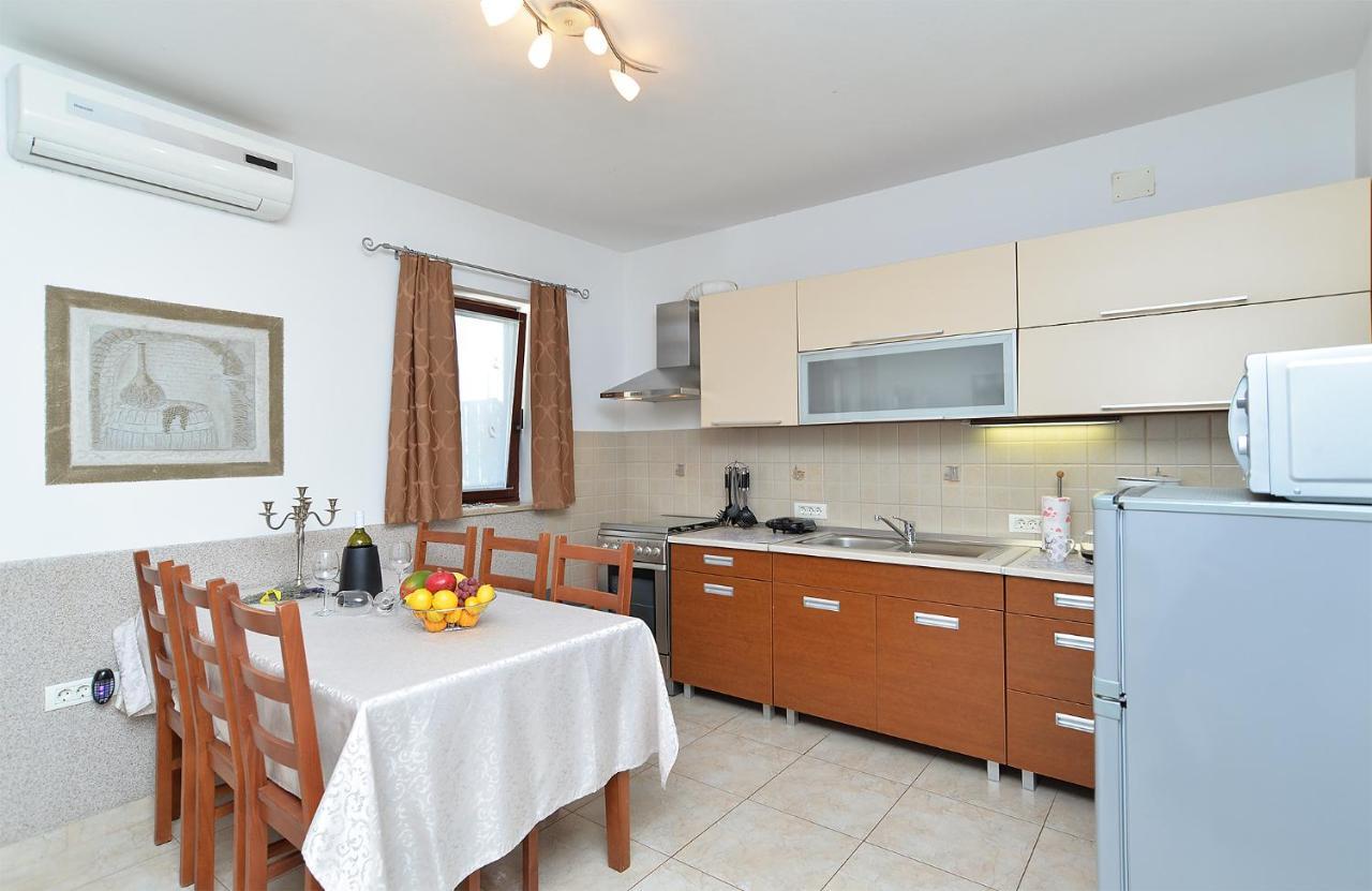 Apartment Jadranko 1761 Peroj Bagian luar foto