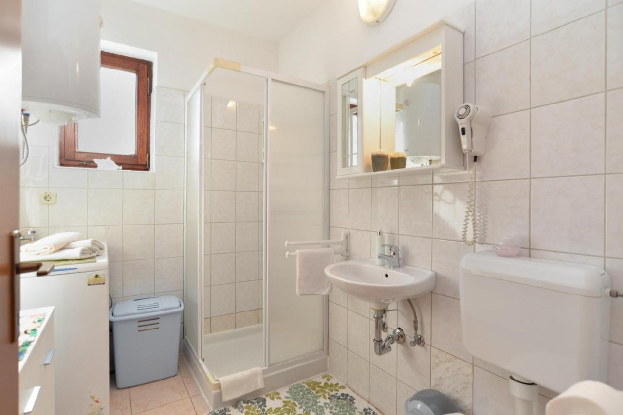 Apartment Jadranko 1761 Peroj Bagian luar foto
