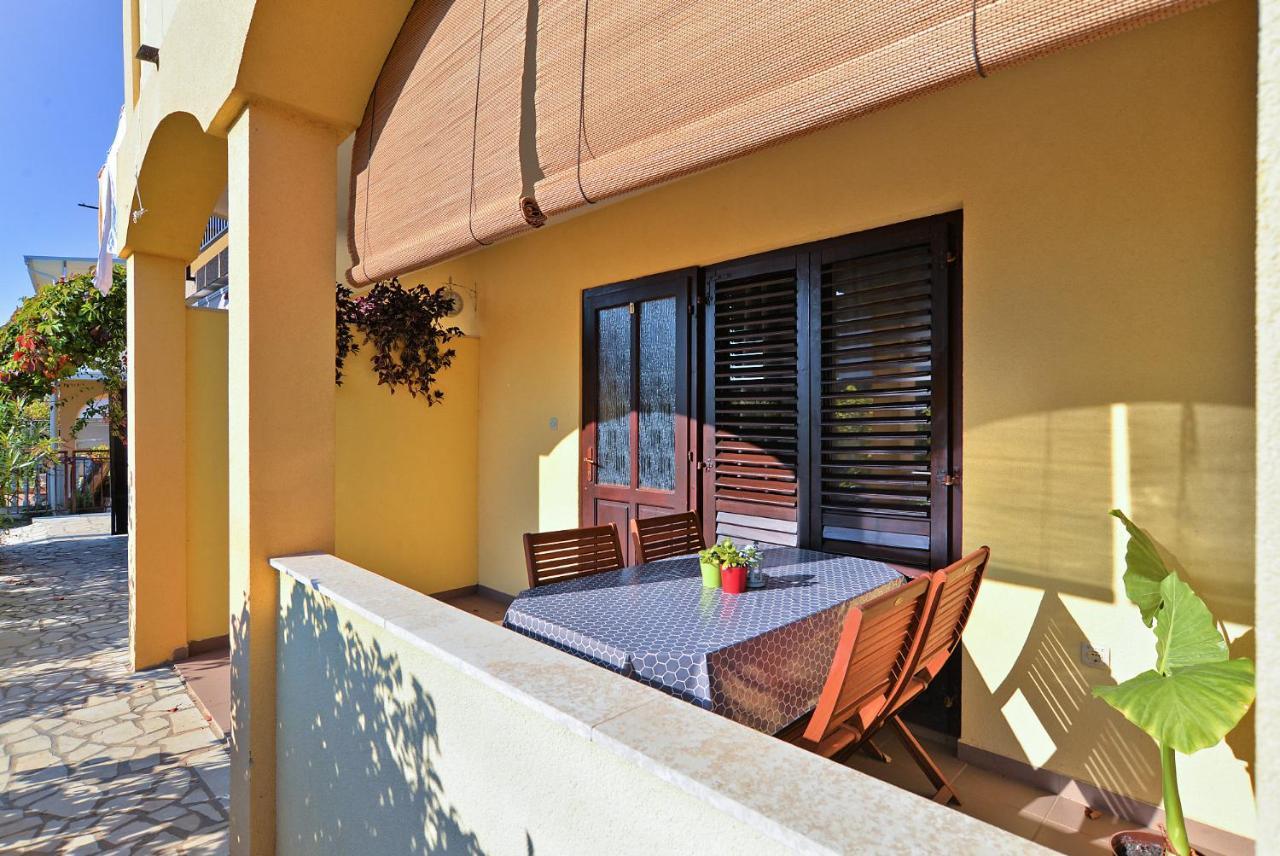 Apartment Jadranko 1761 Peroj Bagian luar foto